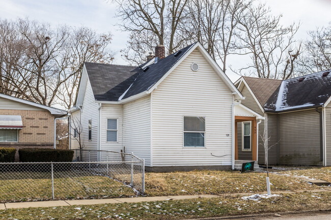 Building Photo - 929 N Tremont St