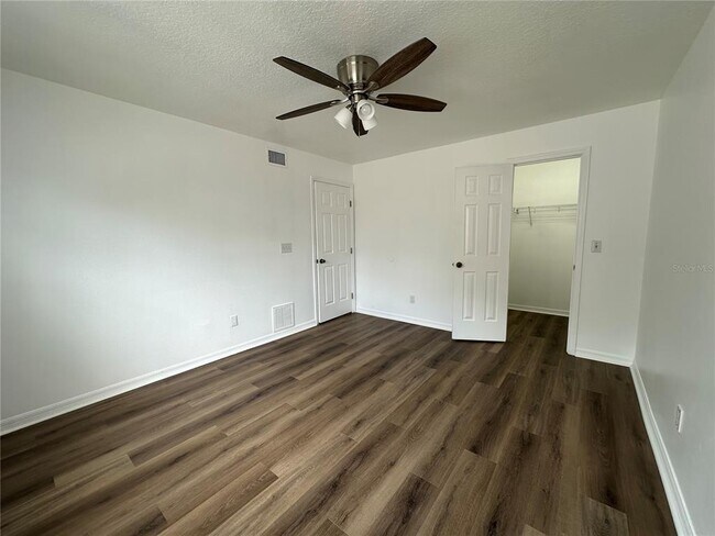 Building Photo - 1817 Townhall Ln