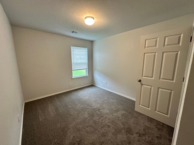 Building Photo - 3 Bed, 2 Bath Home for Rent in Yukon