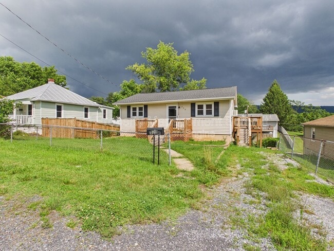 Building Photo - 530 Highland Ave