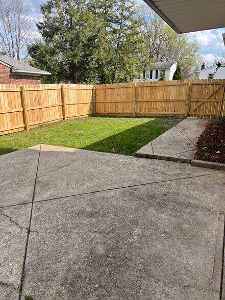 Building Photo - 8005 Casualwood Ct