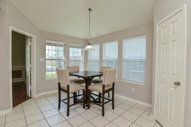 Building Photo - 7002 Bossut Dr