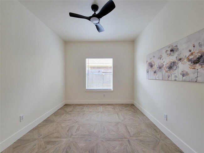 Building Photo - 218 Windrift Ct