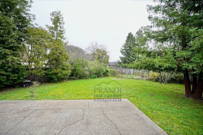 Building Photo - Beautiful Novato home with a bonus room in the backyard!