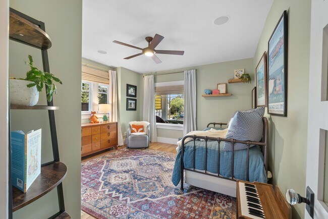 Building Photo - Classic Craftsman in University Heights