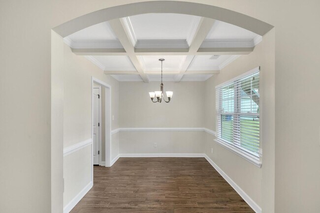 Building Photo - Bridgeport Home with Community Pool!