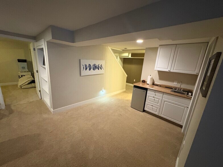 Basement Wet Bar - 12151 Cherrywood St