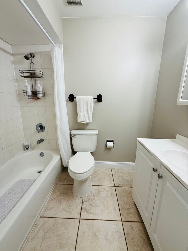 Building Photo - 3/2/1 POOL Home with Fenced Yard--Pool & Y...
