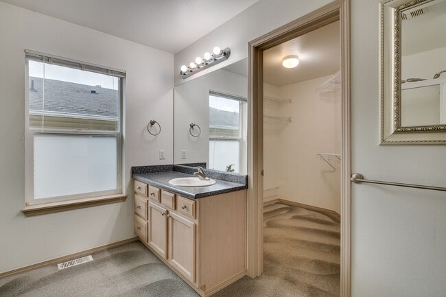 Building Photo - Beautiful Two-Story Home for Rent in the C...
