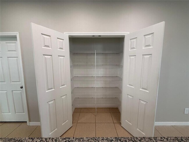 Building Photo - 8125 Graycliff Ave