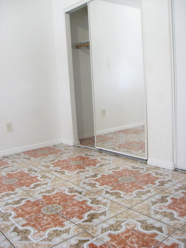 Building Photo - 9266 Cypress Ave