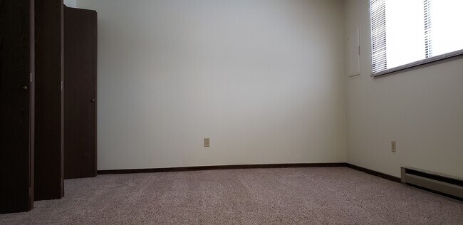 Building Photo - 1022-1024 N. Best Rd