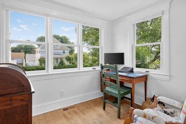 Building Photo - 25 Soundview Ave