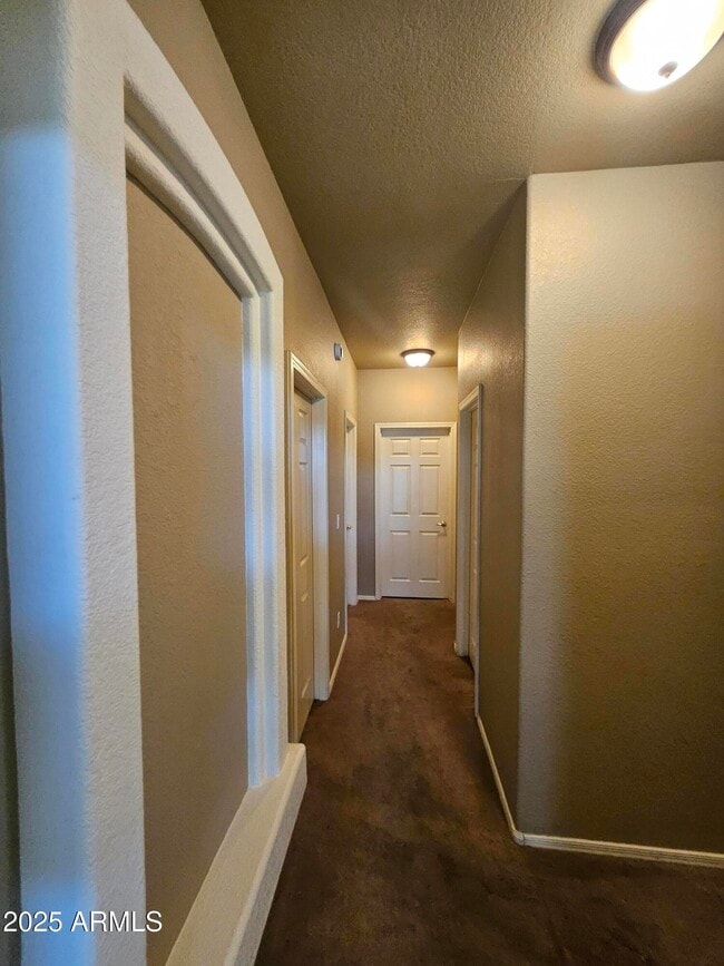 Building Photo - 1283 E Tradewind Dr
