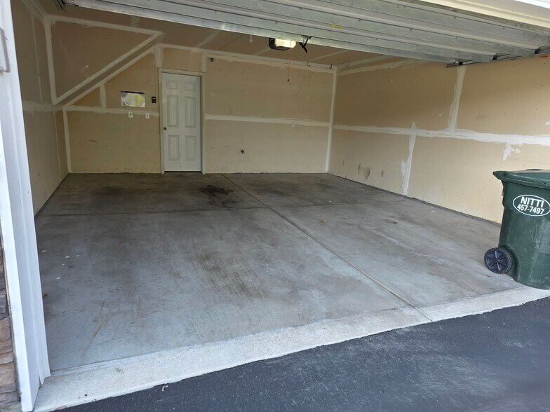 Building Photo - 8783 Granite Ln