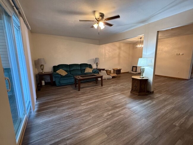 Building Photo - Beautiful 2 Bedroom Townhome - Only Steps ...