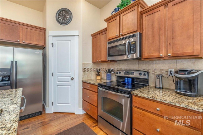 Building Photo - "Charming 3-Bedroom Home with 2 Full Baths in Boise's Sought-After West Dover Heights!"