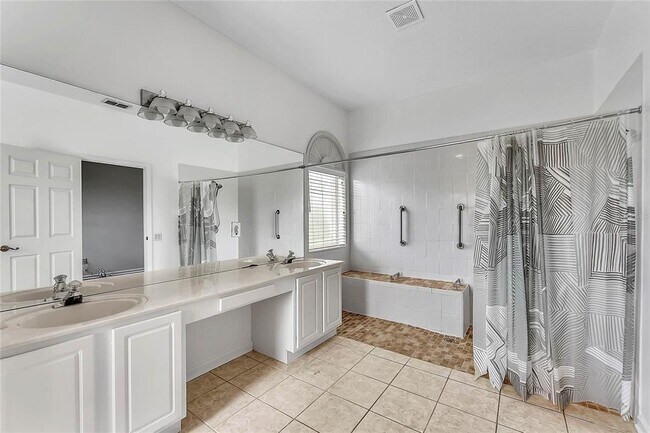 Building Photo - 942 Kingsridge Cir