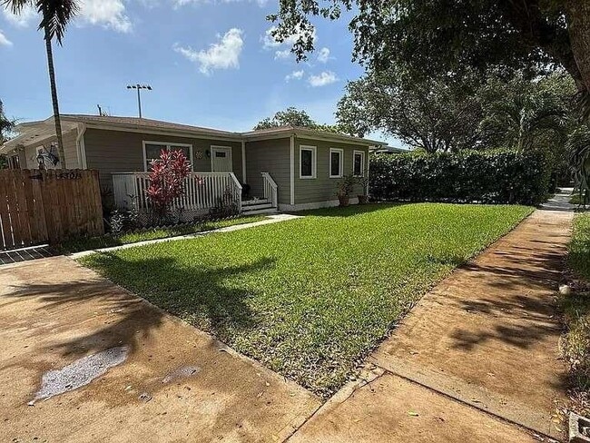 Building Photo - 4301 SW 60th Pl