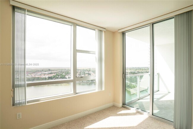 Building Photo - 2681 N Flamingo Rd