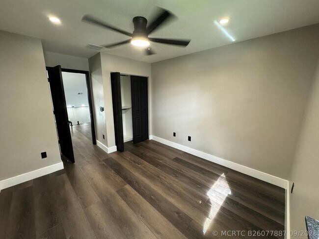 Building Photo - 10366 Buena Ventura Dr