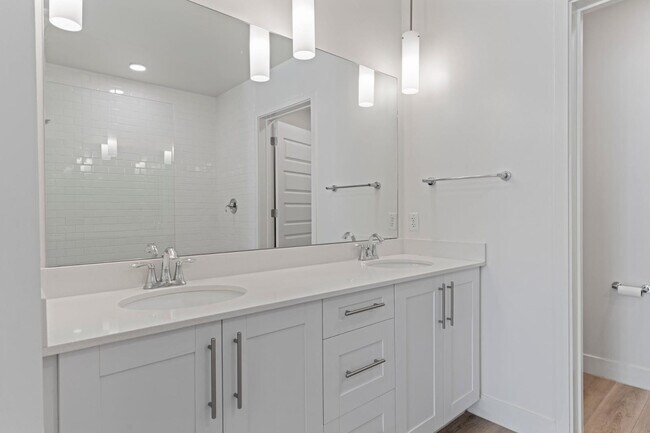 Building Photo - 7300 E Earll Dr