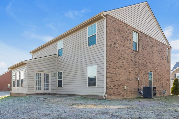 Building Photo - 1543 Oak Dr