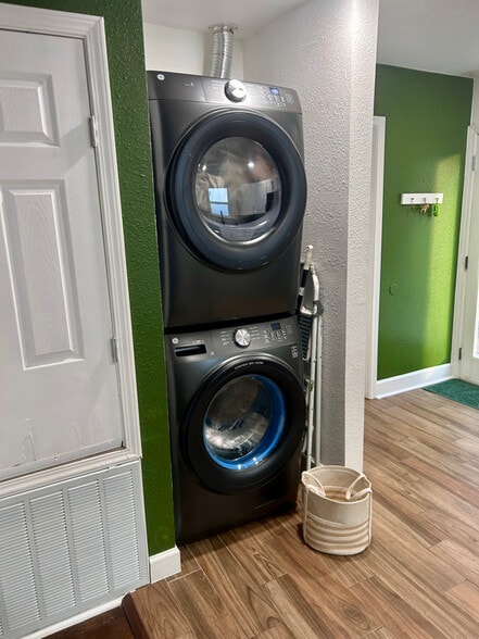 Building Photo - 222 Glass Ave