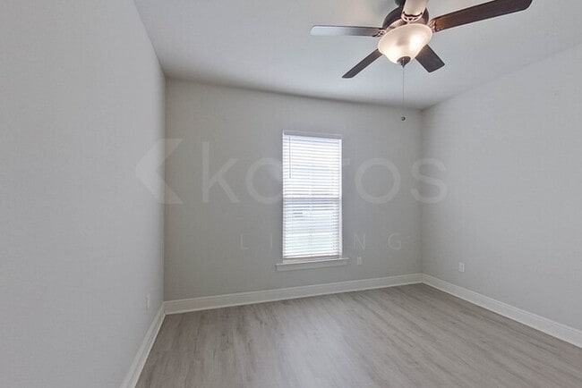 Building Photo - 3207 Rosehill Dr