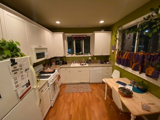 Kitchen - 7146 NE Martin Luther King Jr Blvd