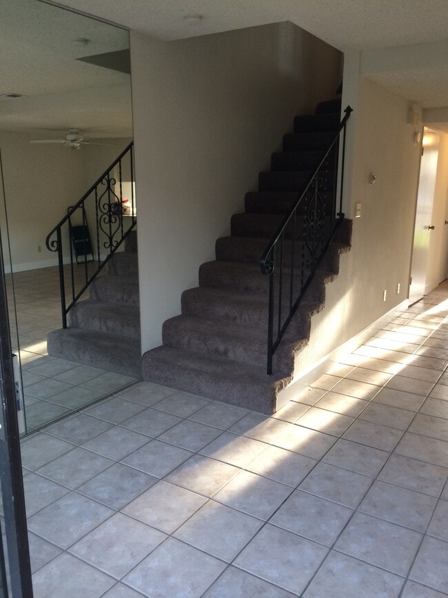 Building Photo - Town Home in South Davis!