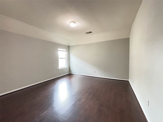 Building Photo - 1323 Maple Ace Dr