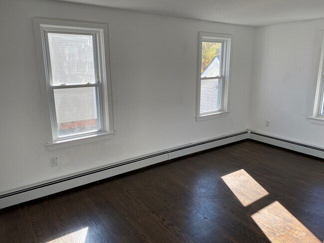 Building Photo - 19 Chestnut St