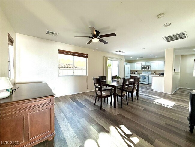 Building Photo - 3817 Bayamon St