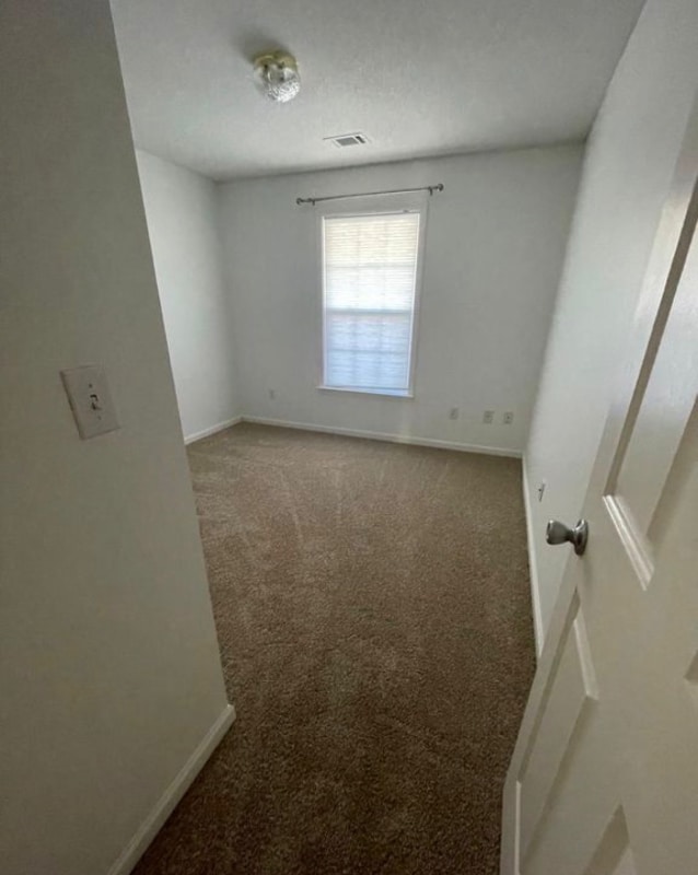 Building Photo - 28 Sweetland Ct