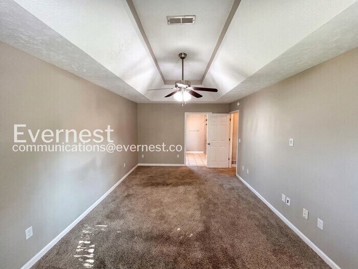 Building Photo - 608 Doral Pointe