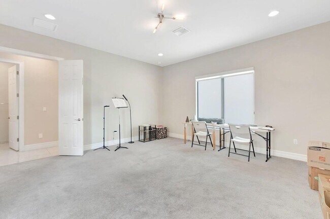Building Photo - 16317 Cabernet Dr