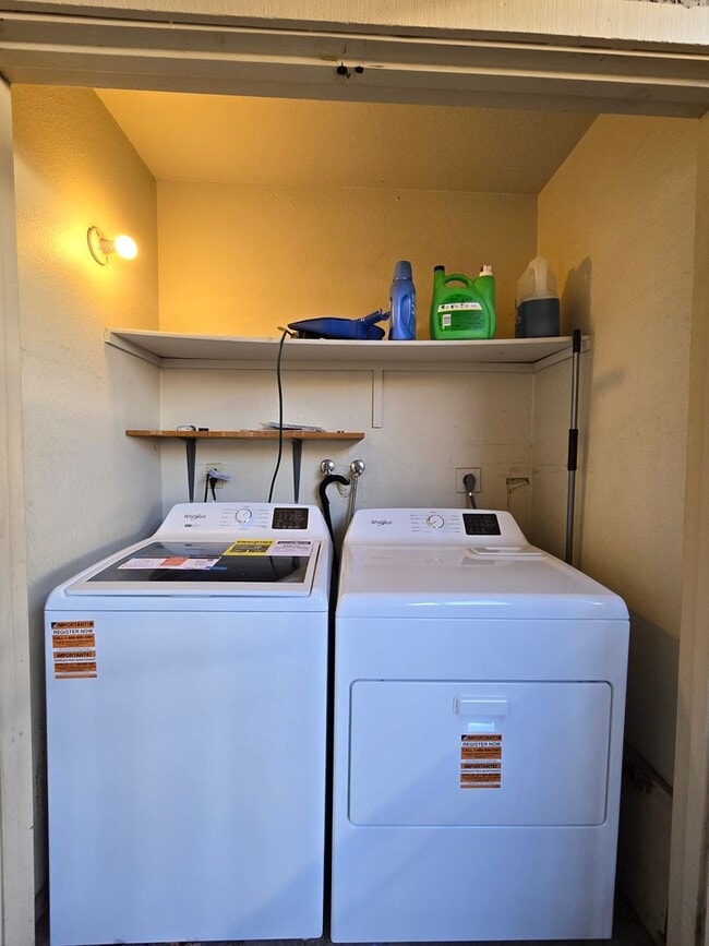 Building Photo - Beautiful 2-Bedroom First-Floor Condo in a Guard-Gated Community