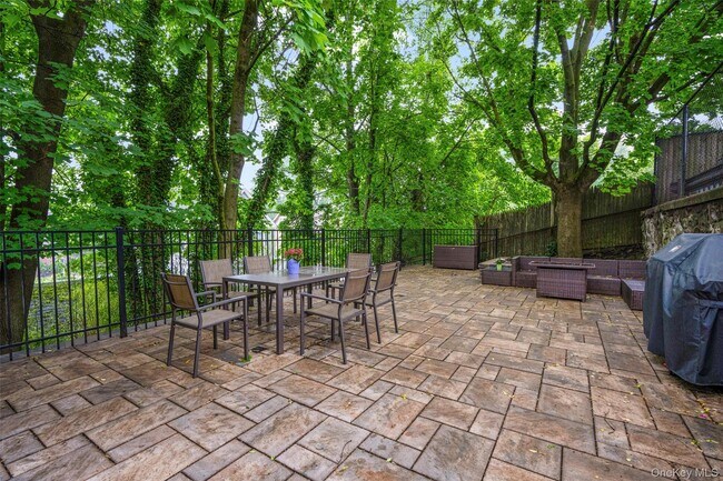 Building Photo - 412 Munro Ave