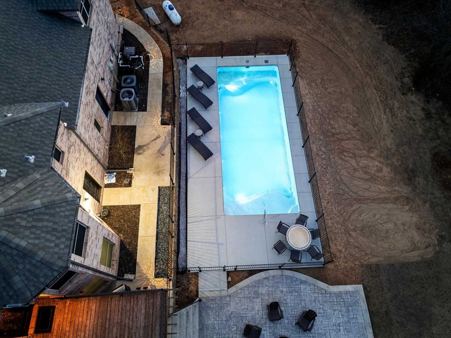 Building Photo - 200 Cove Dr