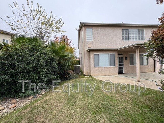 Building Photo - 2650 S Peppertree St