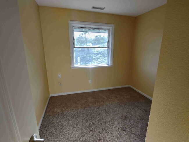 Building Photo - 10379 Dewell Rd Ext