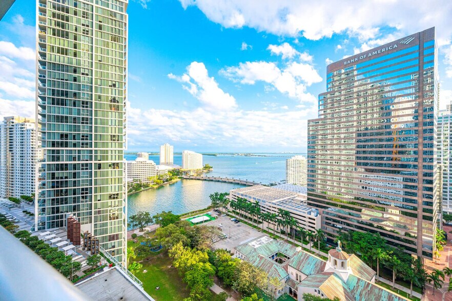 Building Photo - 485 Brickell Ave