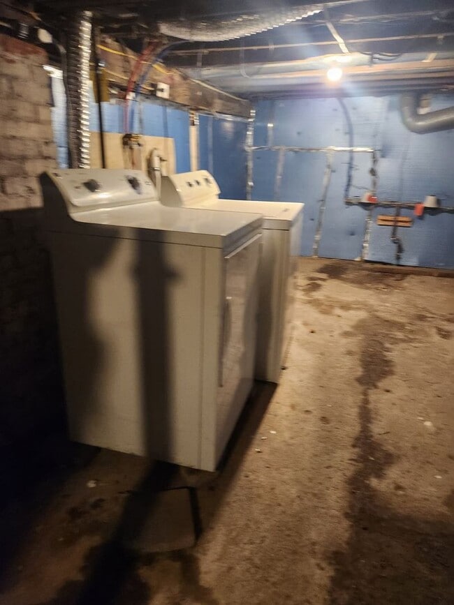 Building Photo - 413-415 N. 6th Avenue