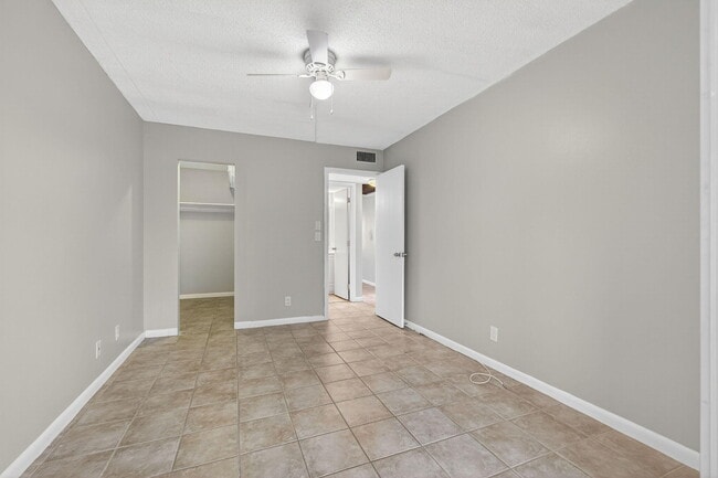 Building Photo - 27 Andover B