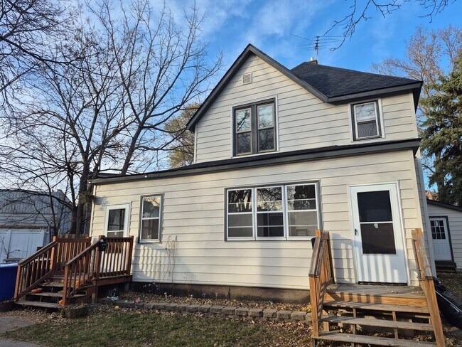 Building Photo - 763 Tuscarora Ave W