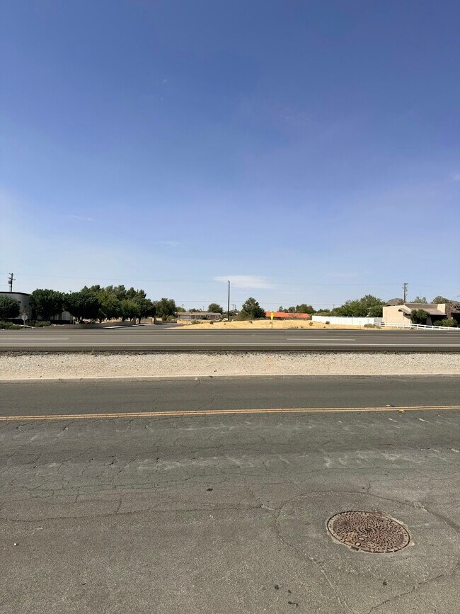 Building Photo - 19211 California 18, Unit 6