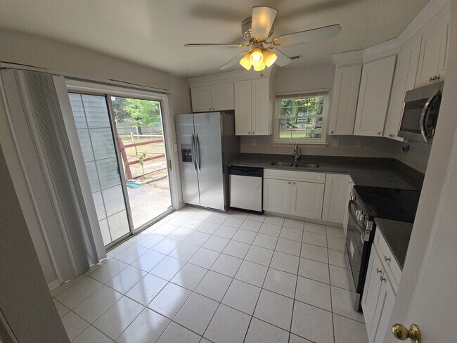 Building Photo - 5360 Chatham Hall Dr