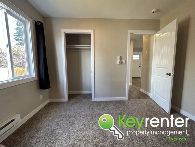 Building Photo - Tacoma Gardeners Dream 2Bed/1Bath