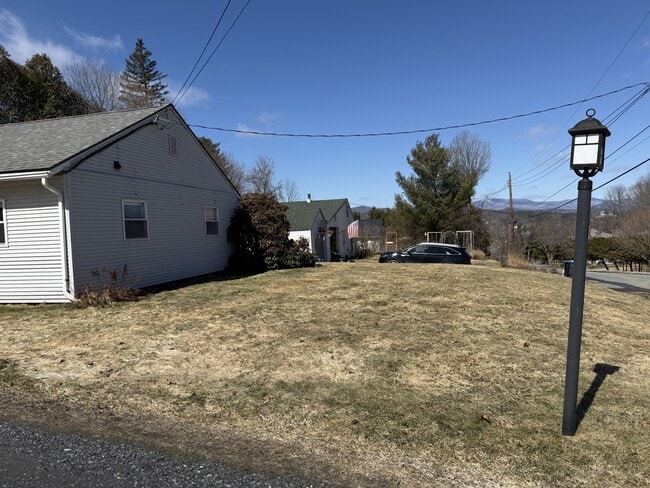 Building Photo - 43 Pleasant View St